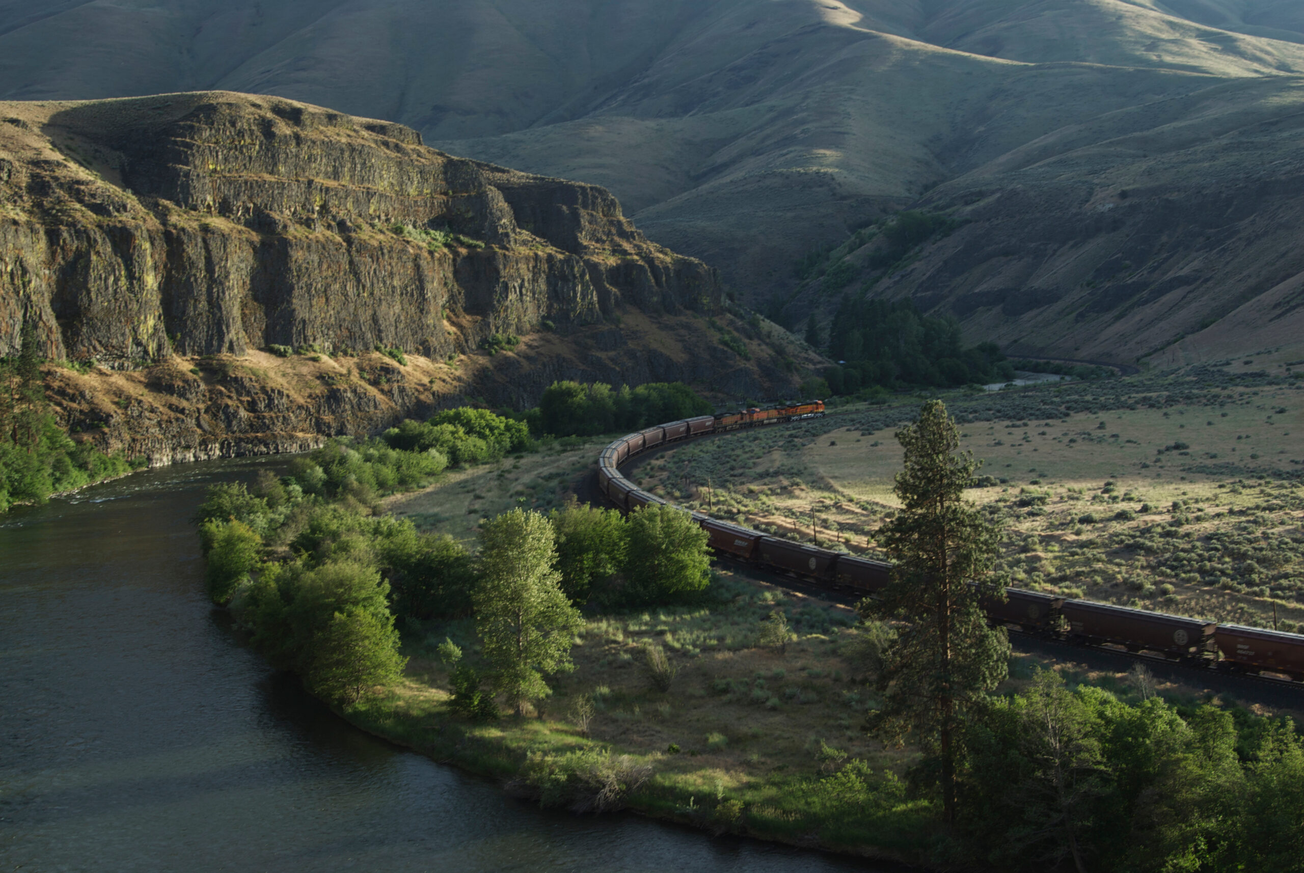 US: Washington, Columbia River Basin, Yakima Canyon seen from Route 821